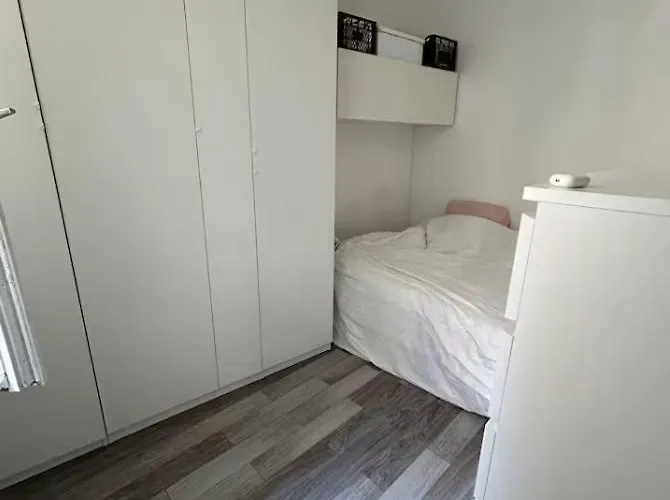 Small Flat In Nine Paris