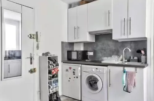Small Flat In Nine Paris
