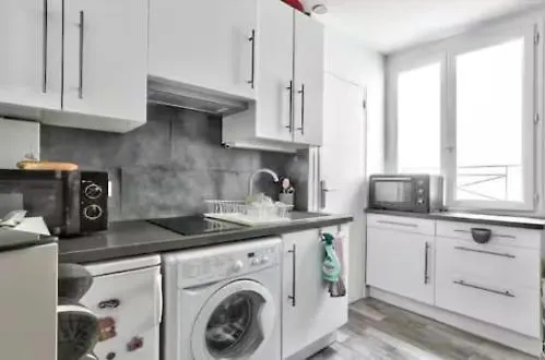 Small Flat In Nine Apartamento