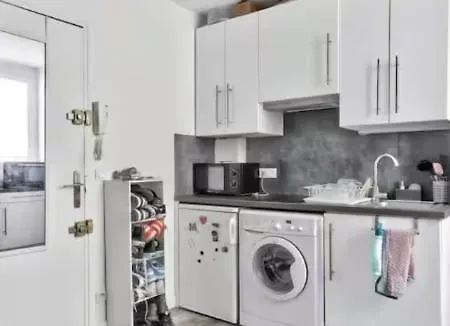 Small Flat In Nine Paris